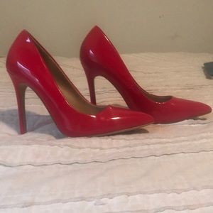 Women’s size 7 Red Patent Pumps